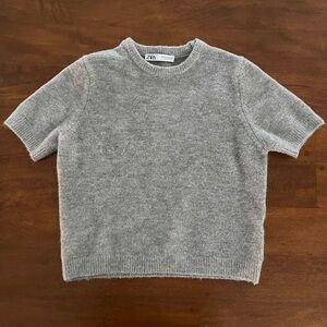 Zara Women’s Soft Gray Short Sleeve Sweater